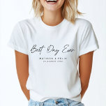 Bästa dagen någonsin - minimalistisk ren, enkel Br T Shirt<br><div class="desc">Enkel, snyggt "bästa dagen någonsin" bröllopsdag t-shirt i ett modernt minimalistiskt designat stil med en handskriven manustypografi i klassisk svartvitt skriven i en informell avslappnad stil. Texten kan lätt vara personlig för en unik och snygg utformning för din speciella dag. Varför inte ta med din egen hashtag i bröllop! Om...</div>