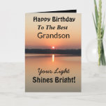 Bästa Grandson Light Shines Bright Birthday Kort<br><div class="desc">Visa din önskemål till din barnson under en lycklig-dag på ett inspirerande födelsedagskort med "Ditt ljus Shines Bright". Det minsta mönstret är modernt,  med fet färg från guld och svart som visar vatten och ett fredligt sjö.</div>