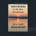 Bästa Grandson Light Shines Bright Birthday Kort<br><div class="desc">Visa din önskemål till din barnson under en lycklig-dag på ett inspirerande födelsedagskort med "Ditt ljus Shines Bright". Det minsta mönstret är modernt,  med fet färg från guld och svart som visar vatten och ett fredligt sjö.</div>