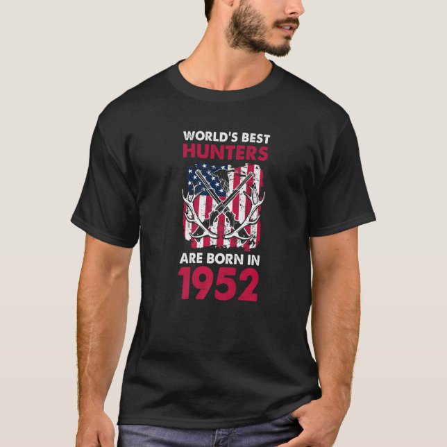 Bästa jägare, född 1952, Hjort, jakt på amerikansk T Shirt (Framsida)