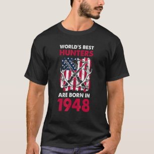 Bästa jägare födda 1948 Hjortjakt Amerikansk flagg T Shirt