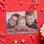 Bästa jultomte Vi kan förklara ett roligt fotoport Julkort<br><div class="desc">Det här söta helgdag-fotokortet har ett fullt-blekt foto (till kant) och ett lustigt hälsning i rött som säger "Kära Santa, vi kan förklara". Den här designen rymmer ett enda foto på framsidan av vågrät. Kortets baksida är ett rött och vitt klassiskt rand mönster, som kan avlägsnas om så önskas. Du...</div>