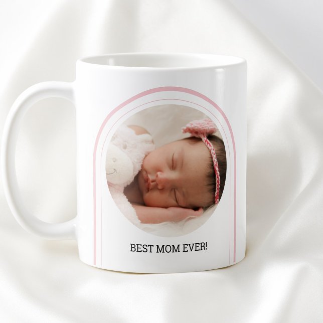 Bästa mamma någonsin 2 Foto Rosa Modern Valvbåge B Kaffemugg (Best Mom Ever 2 Photo Pink Modern Arch Baby Name Coffee Mug)