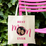 Bästa Mamma någonsin Foto Rosa Mors dag Tygkasse<br><div class="desc">Denna Best Mamma någonsin Photo Tote Bag är dekorerad med ord Mamma i snyggt rosa typografi. Anpassade enkelt med fotot. Gör en perfekt Mors dag-gåva.</div>