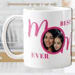 Bästa Mamma någonsin-fotoRosa Kaffemugg<br><div class="desc">Den här söta bästa Mamma någonsin-fotokaffet Mugg är dekorerad med ord Mamma i snyggtens rosa på vit bakgrund. Anpassade enkelt med fotot. Gör en perfekt till Mors dag.</div>