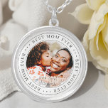 Bästa Mamma någonsin klassiskt, enkelt foto Silverpläterat Halsband<br><div class="desc">Den här enkla och klassiska designen består av serif-typografi och lägger till ett anpassningsbar-foto.</div>