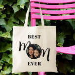 Bästa Mamma någonsin Mors dag fototote-bag Tygkasse<br><div class="desc">Denna bästa Mamma någonsin Photo Tote Bag dekoreras med ord Mamma i snyggt typografi. Anpassade enkelt med fotot. Gör en perfekt Mors dag-gåva.</div>