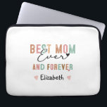 Bästa Mamma någonsin Retro-skript Groovy Mors dag Laptop Fodral<br><div class="desc">En modern,  giftig och söt design av "Bästa Mamma någonsin och för alltid" på vit bakgrund.</div>