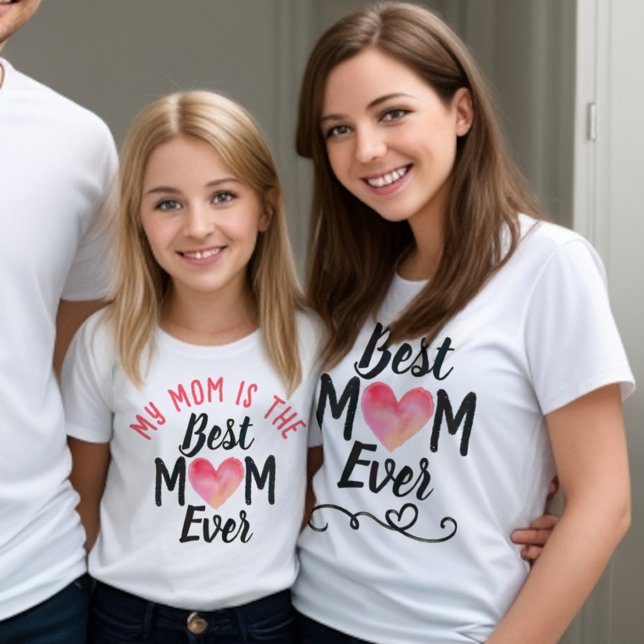 Bästa mamma någonsin-typografi rosa vattenfärgshjä t shirt (Mom and daughter tee. Best mom ever typography and pink heart. My mun is the best mom ever.)