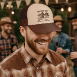 Bästa Man Cowboy Western Svärmannafest Keps<br><div class="desc">Tacka din bästa man med dessa roliga västerländska svärmannafesthattar! Den roliga designen har vintage träsnittbokstäver som lyder: Bästa Man. Det finns en cowboy stövel,  hatt och sheriffmärke som lyder "Party Posse". Botten har utrymme för brudgummens namn och datumet för svärmannafesten.</div>