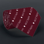 Bästa man repeterar vit text om Burgundy Slips<br><div class="desc">Den här halsen i roligten är perfektens medhjälpare för den bästa mannen i bröllop. Den har en enkel men ändå elegant design med ord "Bästa man" skriven i finare all vit huvudtext som upprepar sig i ett diagonalt mönster på en färgad som är täckt av en burgundär eller maronisk bakgrund....</div>