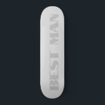Bästa mans metalliska silver skateboard<br><div class="desc">Denna bästa mans skateboard har orden Bästa man i metalliskt silvertext på en ljusare metallisk silver bakgrund.</div>