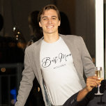 Bästa mans personliga chic minimalistiska bröllop t shirt<br><div class="desc">Denna chic,  enkla bästa mans t-shirt har ditt namn under elegant svart typografi. Anpassa dessa eleganta,  moderna bröllops t-shirts för ditt bröllop eller svensexa.</div>