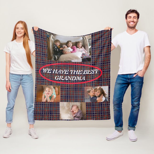 Bästa mormor i tartanrutig 4 bilder Vit typsnitt Fleecefilt (På plats)