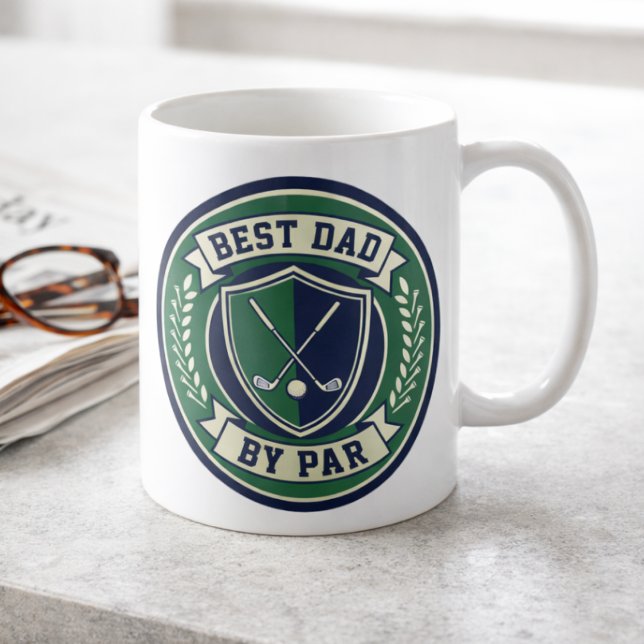 Bästa pappa från golfboll Roligt golfpresent till  Kaffemugg (Best Dad By Par mug for golf dads. Perfect for a good cup of coffee before heading to the greens. )
