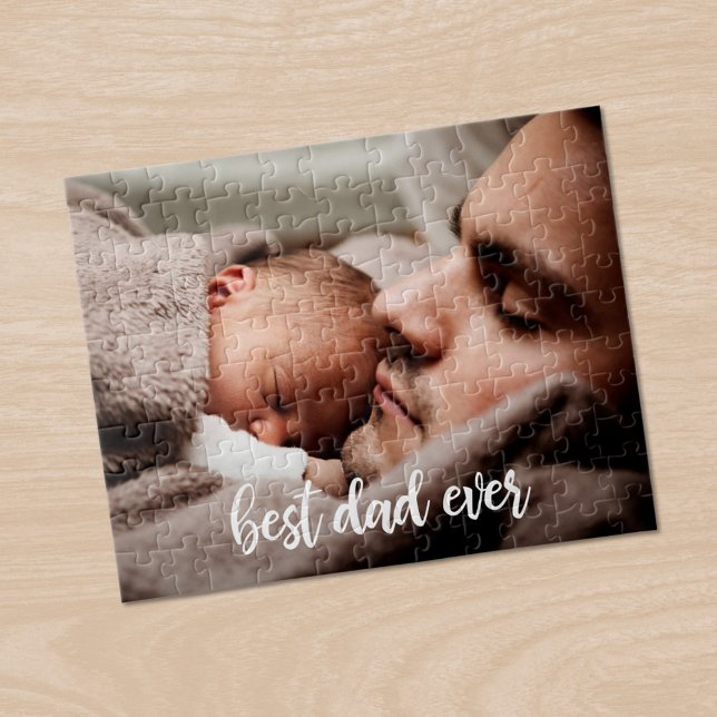 Bästa Pappa någonsin-Anpassningsbar - foto, modern Pussel (Best Dad Ever Custom Photo Modern White Script Jigsaw Puzzle, in situ)