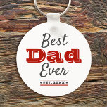Bästa Pappa någonsin-grafik, fetstilt modern röd t Nyckelring<br><div class="desc">"Bästa Pappa någonsin." Säg till Pappa vad du verkligen honom för. Coola, modern mörk grått och röd typografi täcker över en vit bakgrund. Anpassa till det år då han blev Pappa för perfekten, personligens nyckelkedja för nyckelfrågor som han användor varje dag. Den här nyckelkedjan finns i små och stora storlekar,...</div>