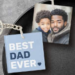 Bästa pappa någonsin, hjärtblått fars dag-foto<br><div class="desc">Nyckelkedja med anpassningsbarnas foto och texten "Bästa pappa någonsin" på blå bakgrund.</div>
