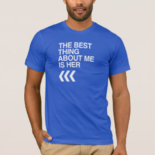 BÄSTA SAK OM MIG ÄR HENNES HÖGER - VITA -.png Tee Shirt