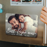 BÄSTA Trendig-skriptfoto PAPPA NER Modern Magnet<br><div class="desc">BÄSTA PAPPA NÅGONSIN! Den här söta 4 x 6-fotomagneten kommer säkert att göra din underbara pappa eller din morad ljusare. Anpassa med ditt eget favoritfoto och favoritmeddelande,  vilket gör att du får en perfekt till Fars dag eller en ljuv födelsedag.</div>