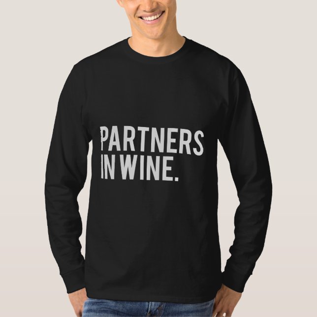 Bästa vän-grafiklamrat i vin i Vin T Shirt (Framsida)