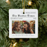 Bästa vän | Tidningsfoto för cute Besties Julgransprydnad Keramik<br><div class="desc">Firar din obrutna koppling med den här charmerande, personligens bästa fotodekoration, formaterad som en vintage tidning! Perfekt för att fånga värdefulla minnen, den här keramiska prydnadsföreställningen har en anpassade på framsidan som framhäver din vänskap. Lägg till namn, ett speciellt datum och en uppriktig bildtext under ditt favoritfoto för att göra...</div>