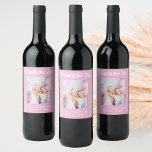Bästa vänner rosa pastel-foto namn party vinflaska etikett<br><div class="desc">En gåva till din eller dina bästa vänner för en födelsedagsfest,  en Möhippa,  jul eller ett speciellt evenemang. Vit text: Vänner för livet,  skriven med ett skript från trendig stil. Anpassa och använda ditt eget foto och namn(er) En gigantisk rosa-pastellbakgrund färg.</div>
