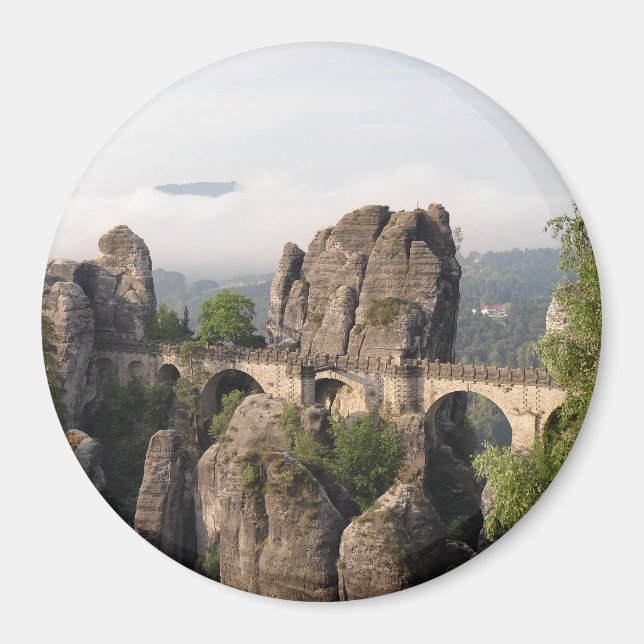 Bastei Bridge i Tyskland, rund magnet (Framsidan)