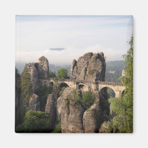 Bastei överbryggar i den SaxonSchweitz magneten Magnet