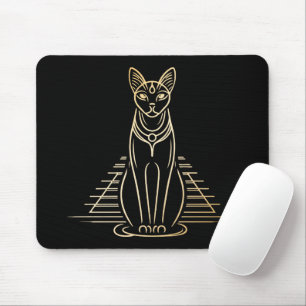 Bastet, egyptisk kattgudinna framför en pyramid musmatta