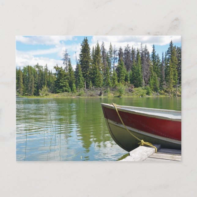 Båt knutet till hamn på vykortet sjö vykort (Framsida)