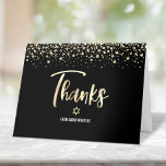 Bat mitzvah Black Guld Glitter Foil Elegant Script Tack Kort<br><div class="desc">Se till att din favorit Bat mitzvah visar hennes uppskattning för alla som stödde hennes milstolpe-händelse! Skicka ut det här fantastiska, moderna tackkort-kortet för personlig. Den knappa kalligrafiskriften guld faux faux faux faux faux faux faux faux faux, David Star och lilla konetti glitter-punkter, tillsammans med vit sans serif-typografi, täcker över...</div>