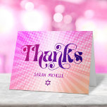 Bat mitzvah Fet Retro Boho Rosa Orange-övertoning Tack Kort<br><div class="desc">Se till att din favorit Bat mitzvah visar hennes uppskattning för alla som stödde hennes milstolpe-händelse! Skicka ut den här roligten, boho retro, tack för personligen. Roligt, trendig, shock rosa med fetstil och typografi av lila med modern sans serif-typografi täcker över en bakgrund av poplight orange och gradientstrålar av rosa...</div>