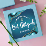 Bat mitzvah fet turkos Guld Agate Ombre-skript Fyrkantigt Klistermärke<br><div class="desc">Var stolt, gladd och visa den här milstolpen av din favoritBat mitzvah! Använda den här coolan, ett unikt, modernt, personlig-klistermärke som ska läggas till hennes speciella dag. Vita kalligrafskript, fet vit sans serif- typografi och faux guld Star av David övertäckte en djup turkos teal blue ombre-bakgrund med turkos blue agate...</div>