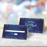 Bat Mitzvah Flotta Vattenfärg Silver Glitter Skrif Placeringskort<br><div class="desc">Ingen Bat Mitzvah-fest är komplett utan personliga platskort. Låt din favorit Bat Mitzvah vara stolt, glädjas och fira sin milstolpe på sin perfekt koordinerade fest. Djärv, sans serif-typografi och gnistrande falskt silverglitter små prickar överlagrar en rik, dramatisk, marinblå akvarellbakgrund. På baksidan överlagrar vit sans serif-typografi, tillsammans med falsk silvermanuskript-typografi, Davidstjärna...</div>