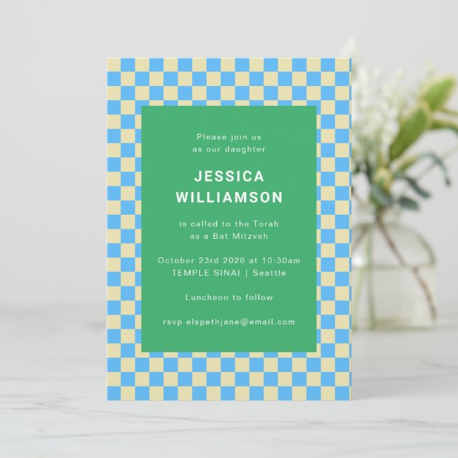 Bat mitzvah  för Cute Retro Checkerboard-blå Grönt Inbjudningar (Stående Fram)