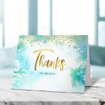 Bat mitzvah Guld-skript på turkos vattenfärg Tack Kort<br><div class="desc">Se till att din favorit Bat mitzvah visar hennes uppskattning för alla som stödde hennes milstolpe-händelse! Skicka ut det här fantastiska, moderna, glansfulla handskrivna guld-folie-skript och små prickar som täcker en turkosblå vattenfärgbakgrund, personlig tackkort. Anpassa till namn i din Bat mitzvah. Lägg till en anteckning om personligen på insidan, antingen...</div>