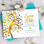 Bat mitzvah Guld Turkos och Lila Livets träd Spara Datumet<br><div class="desc">Se till att alla dina vänner och släktingar kan fira din dotters milstolpe Bat mitzvah! Skicka ut den här häpnadsväckande, grafiska faux-guld-folie träd med glatt turkos, teal, lila och blue Star av David och punkt "löv" på en vit bakgrund, personligen "Spara datum"-meddelande. En liten, lätt turkotisk blå stjärna av David...</div>