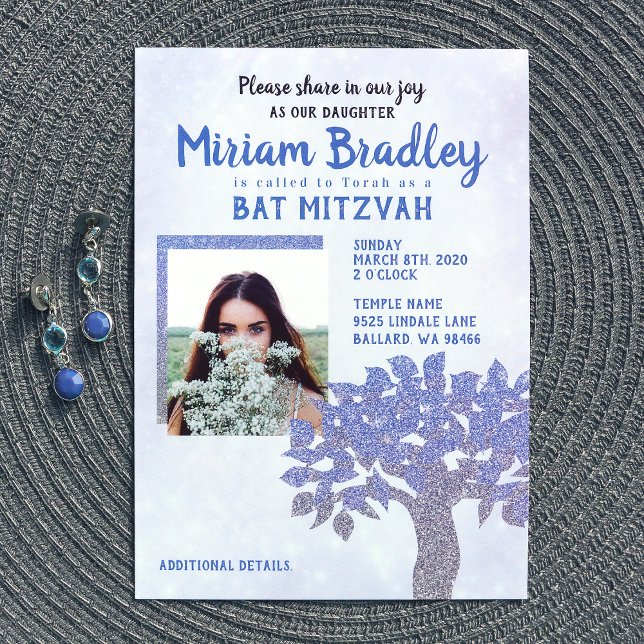 Bat mitzvah inbjudan till Blått och Silver Glitter (light blue, silver glitter tree of life bat mitzvah invitation)