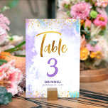 Bat mitzvah Lila Watercolor Guld Script Glitter Bordsnummer<br><div class="desc">Inget Bat mitzvah party är färdigt utan bordsnummer av personlig. Låt din favorit Bat mitzvah vara stolt, glädjas och fira hennes milstolpe på hennes perfekt samordnade party. Ett häpnadsväckande, modernt, glatt, handskrivet skript i guld-faux-folie och små prickar täcker över en ljus lila vattenfärgsbakgrund. Anpassa anpassningsbarna till bordsnumret, hennes namn och...</div>