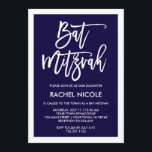 Bat mitzvah marinblå | enkel modern typografi inbjudningar<br><div class="desc">Denna enkla yet stilfulla bat mitzvah inbjudan presenterar en marinblå kulör bakgrund med en vitgräns och modern vittypografi.</div>