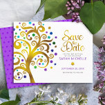 Bat mitzvah Modern djärv Lila Guld Livets träd Spara Datumet<br><div class="desc">Se till att alla dina vänner och släktingar kan fira din dotters milstolpe Bat mitzvah! Skicka ut den här häpnadsväckande, grafiska faux-guld-folie träd med glatt turkos, teal, lila och blue Star av David och punkt "löv" på en vit bakgrund, personligen "Spara datum"-meddelande. En liten, mörk lila Star av David mönster...</div>