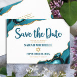 Bat mitzvah Modern turkos-Guld-agateskript Spara Datumet<br><div class="desc">Se till att alla dina vänner och släktingar kan fira din dotters milstolpe Bat mitzvah! Skicka ut den här coolan, ett unikt, modernt personlig "Spara datummeddelande". Mörk teal script typography och en faux guld Star av David täcker över en enkel, ren, vit bakgrund med turkos blue agate sten accated med...</div>