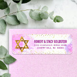 Bat mitzvah rosa vattenfärg och guld returadress returadress etikett<br><div class="desc">Var stolt, gladd och fira denna milstolpe av din favoritBat mitzvah! Använda den här fantastiska, moderna, glatta guld-faux-foillstjärnan av David och små prickar mot en mjuk rosa vattenfärgsbakgrund, återför adressetiketten till hennes speciella dag. Anpassa anpassningsbarna med ditt namn och adress. Garanterad att lägga till snyggt roligt till all korrespondens! Matchande...</div>