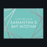 Bat mitzvah Spara datum för turkos Robin Egg Blue Meddelande Vykort<br><div class="desc">Modern, trendig och elegant silver och turkos, teal, rånblått, "och co"-tema Bat mitzvah sparar datumvykorten med unika geometriska rutor gräns. Du kan enkelt anpassa den här prisvärda lösningen genom att spara datumet för din Bat mitzvah med eget namn, datum och information om din roligt och ditt sofistikerade firande. Hela texten...</div>