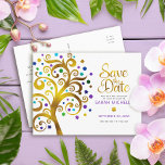 Bat mitzvah Spara datum Guld Lila Livets träd Inbjudan Vykort<br><div class="desc">Se till att alla dina vänner och släktingar kan fira din dotters milstolpe Bat mitzvah! Skicka ut den här fantastiska, grafiska faux-guld-folie träd med glatt turkos, teal, lila och Blue Star av David och punkt "löv" på vit bakgrund, personligen "Spara datum"-vykort. Anpassa anpassningsbarna till Bat mitzvah namn och datum. Ditt...</div>