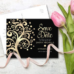 Bat mitzvah Spara Datum Svart guldfärja Livets trä Inbjudan Vykort<br><div class="desc">Se till att alla dina vänner och släktingar kan fira din dotters milstolpe Bat mitzvah! Skicka ut det här fantastiska, sofistikerade vykortet "Spara datum"-meddelande i personligen. En grafisk faux-folie-träd i guld med glatt stjärnor av David och punkt "löv", tillsammans med kalligrafiskript för guld folie, täcker över en rik, sofistikerad, svart...</div>