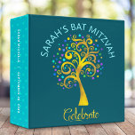 Bat mitzvah Teal Blue Guld Livets träd Keepsaké<br><div class="desc">Låt din favoritfilm vara stolt, glädjas och fira sin milstolpe med detta fantastiska skrapboksminnesalbum. Denna grafisk faux guld-folie träd med glatt turkos, teal, lila och blue Star av David och punkt "löv" täcker över en rik, mörk tealblå bakgrund. En liten, tealblå stjärna av David mönster som överlägger turkoshöjningsblått finns på...</div>