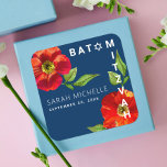 Bat mitzvah vattenfärg med fetstil i modern modern fyrkantigt klistermärke<br><div class="desc">Var stolt, gladd och fira denna milstolpe av din favoritBat mitzvah! Använda den här sofistikerade, chic, bedövande, blommigt vattenfärgen med modern sanserif-typ mot en mörk marin blå bakgrundsmärke som ska läggas till hennes speciella dag. Anpassa anpassningsbarna till namn och datum för händelsen. Garanterade att snyggt skulle läggas till all hennes...</div>