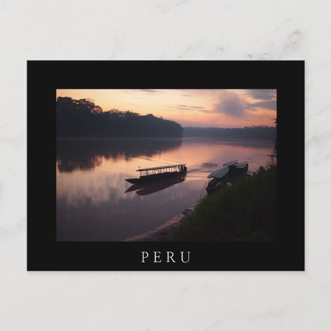 Båt vid floden i Amazonas regnskog, svart vykort (Framsida)